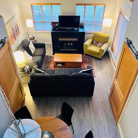 Tyndalstone Lodge 3 Bedroom In The Heart Of Village North Whistler Exterior foto