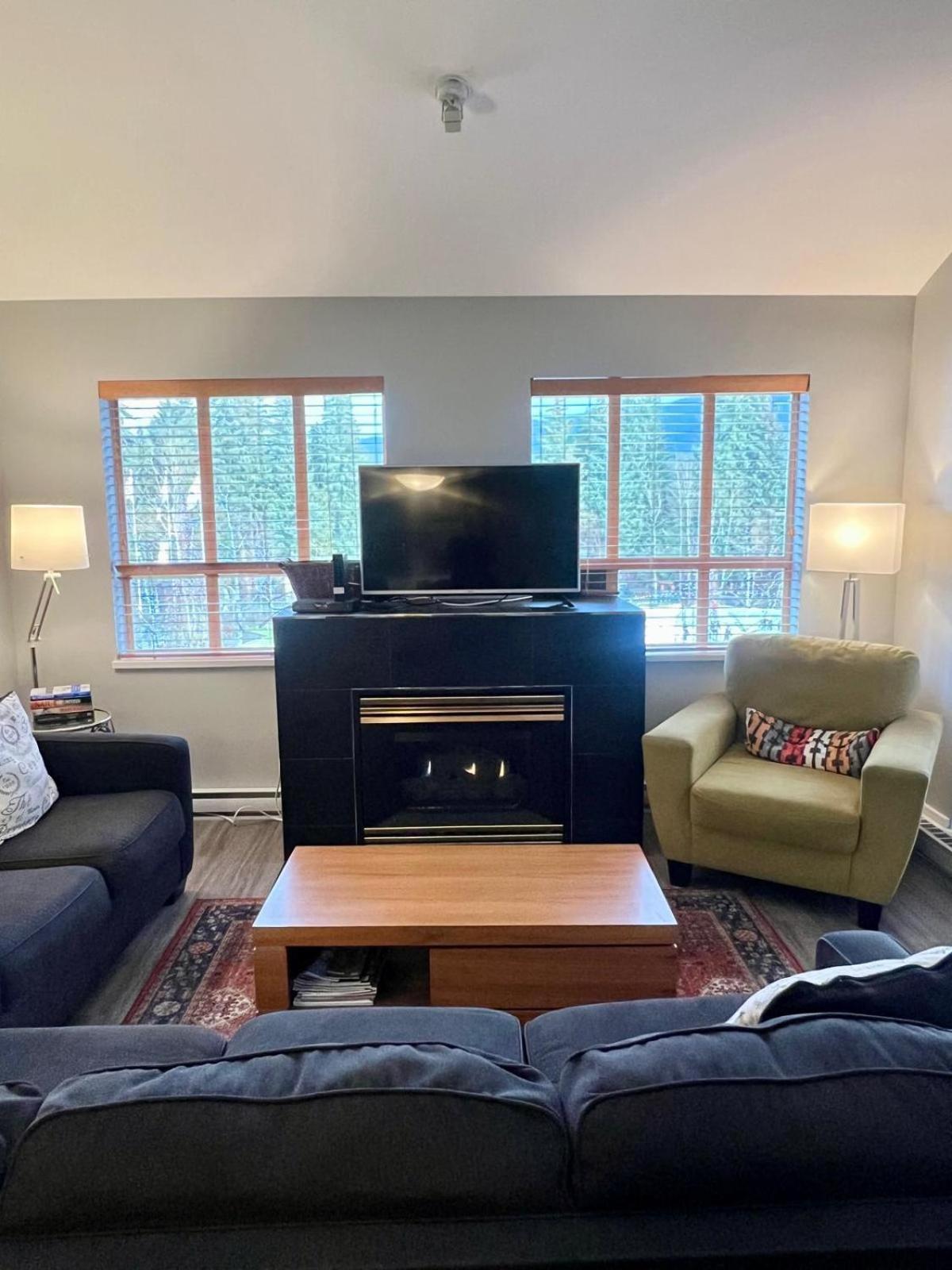 Tyndalstone Lodge 3 Bedroom In The Heart Of Village North Whistler Exterior foto