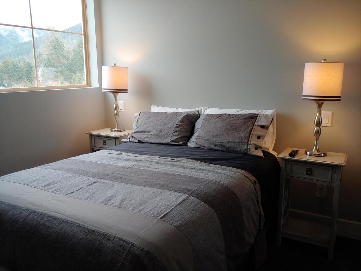 Tyndalstone Lodge 3 Bedroom In The Heart Of Village North Whistler Exterior foto