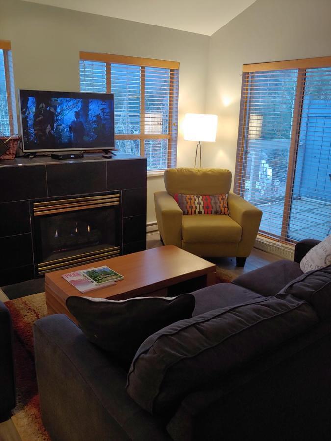 Tyndalstone Lodge 3 Bedroom In The Heart Of Village North Whistler Exterior foto